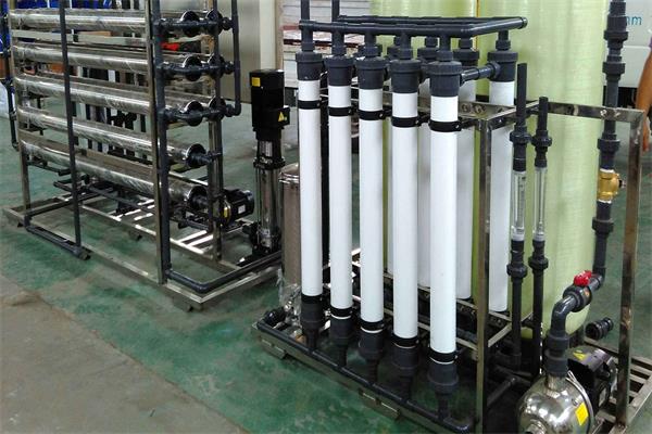河南大型工業(yè)反滲透純凈水成套設備