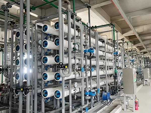 大型反滲透設(shè)備價(jià)格是多少?關(guān)鍵因素解析與選購(gòu)指南 大型反滲透設(shè)備價(jià)格是多少?關(guān)鍵因素解析與選購(gòu)指南