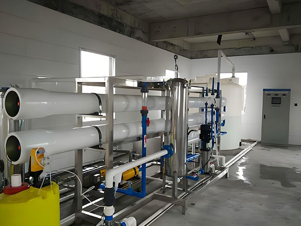 單極反滲透純水裝置:工業純水制備的實用之選 單極反滲透純水裝置:工業純水制備的實用之選