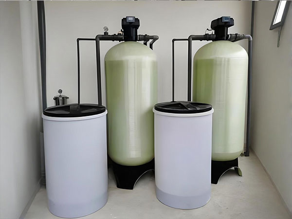 洗滌廠軟水設(shè)備:解決洗滌水質(zhì)痛點(diǎn),保障布草清潔品質(zhì)與設(shè)備壽命 洗滌廠軟水設(shè)備:解決洗滌水質(zhì)痛點(diǎn),保障布草清潔品質(zhì)與設(shè)備壽命