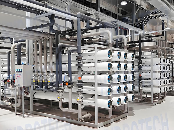 雙級反滲透水處理系統(tǒng):工業(yè)水凈化的關(guān)鍵技術(shù)突破 雙級反滲透水處理系統(tǒng):工業(yè)水凈化的關(guān)鍵技術(shù)突破