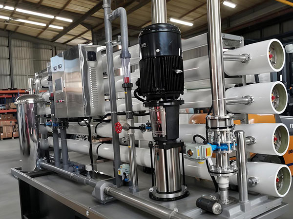 西安反滲透水處理設(shè)備廠家怎么選?工業(yè)用戶重點看這兩項 西安反滲透水處理設(shè)備廠家怎么選?工業(yè)用戶重點看這兩項